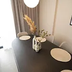 The Official Mercury - Luxurious With Wifi By 360 Estates Lägenhet *